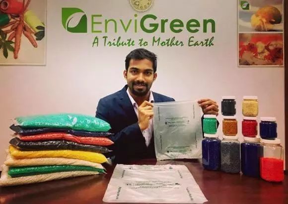 改(gai)性尼龍等塑料袋(dai)的革(ge)命:印度(du)公(gong)司(si)髮(fa)明可(ke)以(yi)喫的有機(ji)環(huan)保(bao)袋(dai)